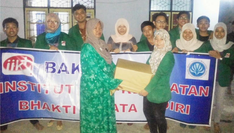 Bhakti Sosial Berbagi Pakaian Bekas Kepada Anak Panti Asuhan