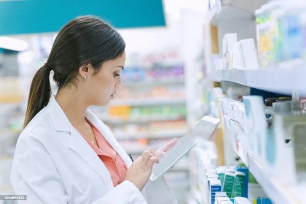 Lulus Langsung Kerja! Berapa Gaji D3 Farmasi?