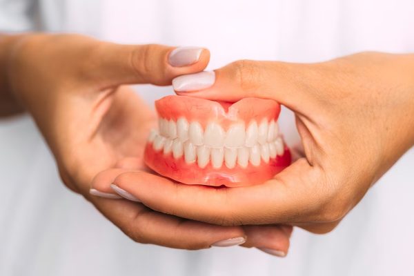 Teknik Prostetik Gigi: Ini Manfaat dan Jenisnya