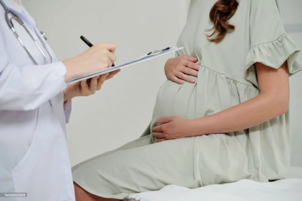 D3 vs S1 Bidan: Mana yang Lebih Baik untuk Karier Anda?