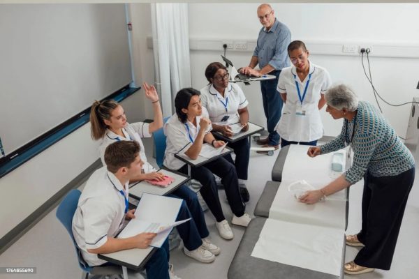 Menjadi Lulusan Kebidanan: Jenis Gelar yang Diperoleh