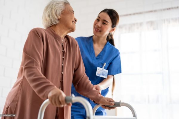 Kuliah Profesi Perawat, Apa Bedanya dengan S1 Keperawatan?