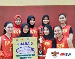 UKM Basket IIK BW Raih Juara 3 Putri dalam Ajang Kejuaraan Bola Basket Piala Wali Kota Kediri 2019 tanggal 24 November 2019 di GOR Indo Court Balowerti.