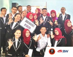 UKM Paduan Suara IIK BW Juara Harapan 2 Lomba Paduan Suara BKKBN 2015 tingkat kota Kediri.
