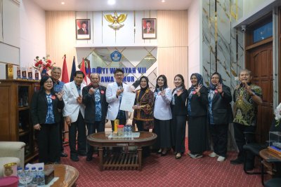 First Faculty of Medicine in Kediri Raya! IIK Bhakta Officially Receives the Decree from LLDIKTI Region VII East Java