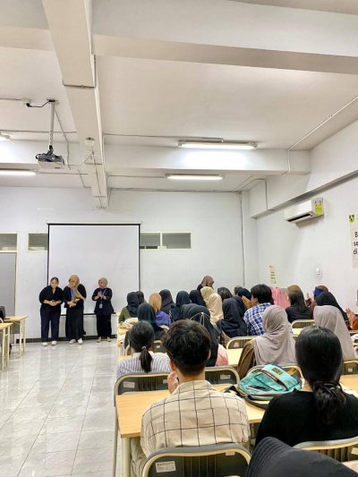 Kegiatan UKM English Club