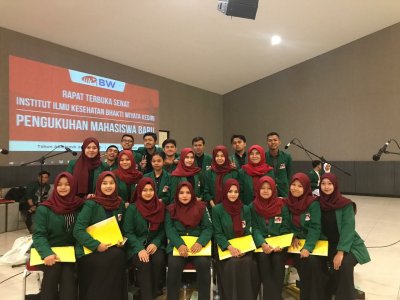 UKM Paduan Suara IIK BW merupakan salah satu UKM yang paling aktif di setiap pagelaran di IIK BW