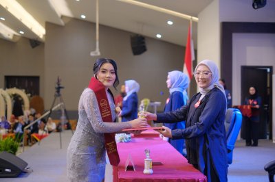 Dentist Oath Ceremony of the 38th Cohort of Institut Ilmu Kesehatan Bhakti Wiyata Achieves 100 Percent Graduation Rate