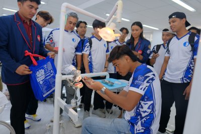 Summer Camp IIK Bhakta: Mahasiswa UTM Antusias Melihat Perkuliahan Kesehatan hingga Gamelan di IIK Bhakta