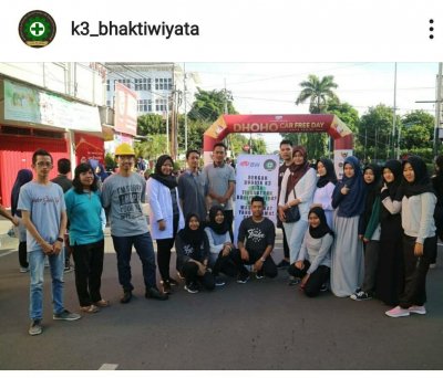 Kegiatan UKM K3 IIK Bhakti Wiyata Kediri di acara Car Free Day IIK BW
