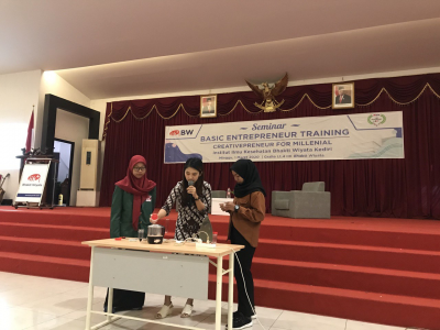 Seminar Kewirausahaan oleh UKM KWU IIK BW