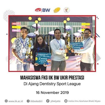 UKM Bulutangkis IIK BW saat menjuarai event di Universitas Brawijaya