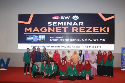 Salah satu kegiatan seminar yang diselenggarakan oleh UKM Forum Kajian Islam IIK BW