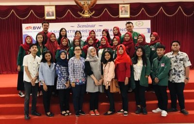Entrepreneur Seminar yang diselenggarakan UKM KWU IIK BW