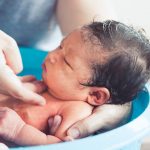 Langkah-Langkah Memandikan Bayi Dengan Benar