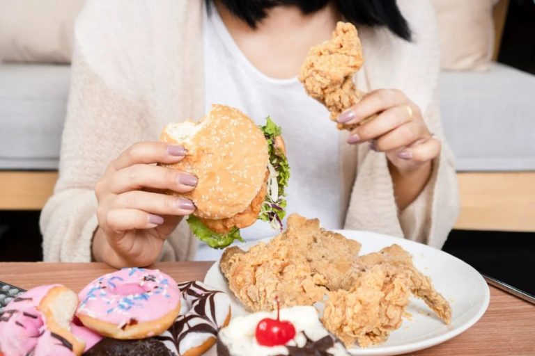 Ini Bahaya Kalap Makan Saat Berbuka Puasa