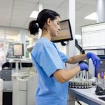 Apa Gelar Teknologi Laboratorium Medis? Ini Penjelasannya