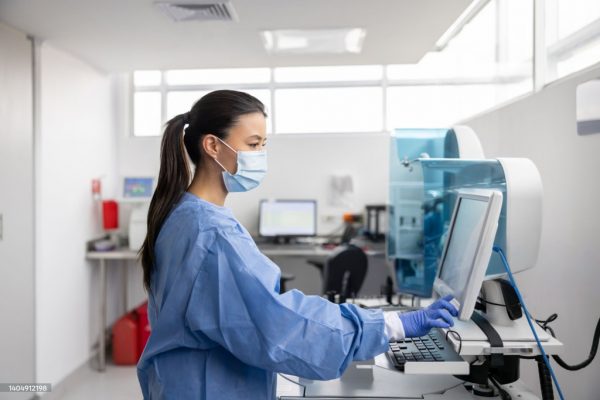 Apakah AI Akan Menggantikan Tenaga Laboratorium Medis?