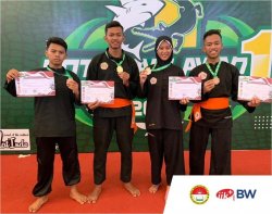 The representative of the Pharmacy Undergraduate Study Program, Icho Erinda Timur and his team, won 3rd place in the Open Tournament Pencak Silat of the City of Heroes Championship for the Women's Tarung Category at the ITS GOR on November 25, 2019.