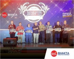 IIK Bhakta won the Jawa Post Radar Kediri Awards as “University of Excellent Reputation” at Graha Panglima (15/03/2023).