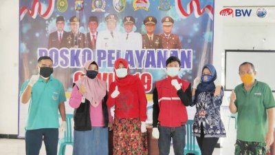 Amiruddin, alumni S1 Kesehatan Masyarakat IIK BW saat melaksanakan tugasnya sebagai relawan penanganan COVID-19 di Sampang, Madura