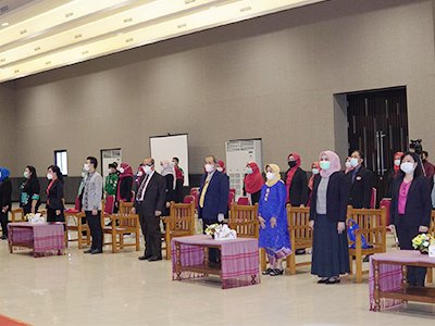 Proses pelantikan pejabat struktural baru periode 2021-2025 berjalan secara tertib dengan pembatasan jumlah undangan yang hadir dan dilakukan dengan prokes ketat seperti masker ganda dan jaga jarak.