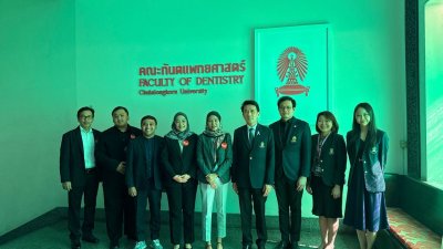 Delegasi IIK Bhakti Wiyata dan Faculty of Dentistry, Chulalongkorn University, Thailand, berfoto bersama usai pertemuan penjajakan kerja sama pendidikan dan riset kedokteran gigi.