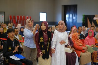 Momen Haru dan Bangga, Ratusan Siswa SMK Kesehatan Bhakti Wiyata dan SMK TI Pelita Nusantara Resmi Dilepas