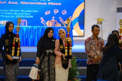 Momen Haru dan Bangga, Ratusan Siswa SMK Kesehatan Bhakti Wiyata dan SMK TI Pelita Nusantara Resmi Dilepas