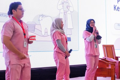 FKG IIK Bhakti Wiyata dan Universitas Brawijaya Gelar Pemeriksaan Gigi bagi Santri di Pondok Pesantren Wali Barokah Kediri