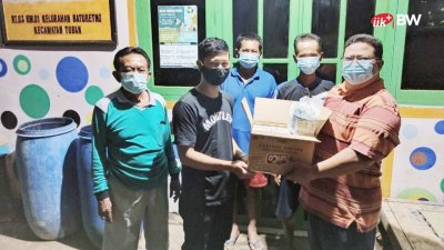 Sejak bulan Maret Aldy sudah bergabung menjadi relawan RT Siaga COVID-19 di Tuban Jawa Timur.
