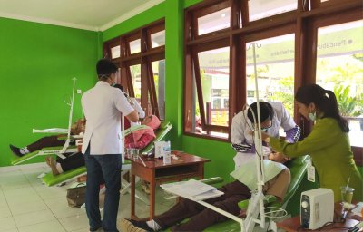 FKG IIK BW Adakan Bakti Sosial Kesehatan Gigi Mulut di Jembrana Bali