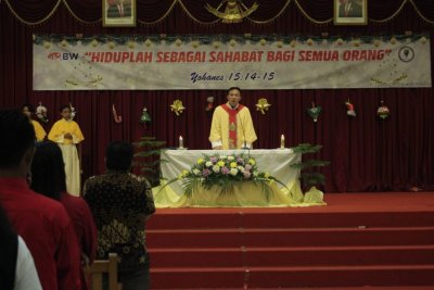 Suasana khidmat dalam acara Natal yang diadakan oleh UKM Katolik IIK BW