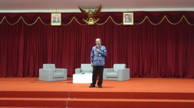 Rektor IIK BW ingin setiap lulusan IIK BW harus memiliki kemampuan bahasa asing untuk bersaing di era global.