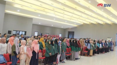 Mahasiswa S1 ARS antusias mengikuti kuliah pakar bersama DR.dr. H.Slamet Riyadi Yuwono, DTMH, MARS,M.Kes.