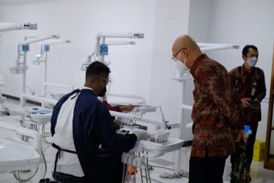 Tim Monev Konsil Kedokteran Indonesia Lakukan Kunjungan ke FKG IIK Bhakta