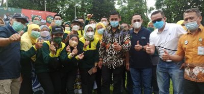 Dosen IIK Bhakta berfoto bersama Walikota Kediri Abdullah Abu Bakar