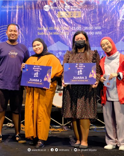 Penyerahan gelar juara kepada jawara Bhakta On Stage 2022