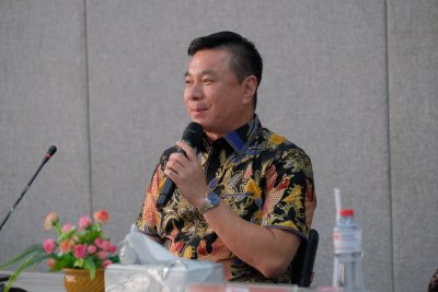 Bupati Kaimana Freddy Thie mengucapkan terima kasih kepada pihak IIK Bhakta yang telah bersedia menerima Pemerintah Kabupaten Kaimana dalam rangka peningkatan SDM Kabupaten Kaimana