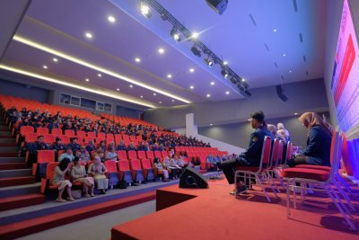 Alih informasi memberikan pembelajaran pada mahasiswa untuk melaksanakan upaya-upaya pemecahan masalah kesehatan masyarakat