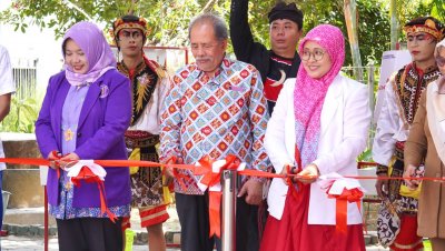 Pemotongan pita sebagai tanda dibukanya BKGN 2023