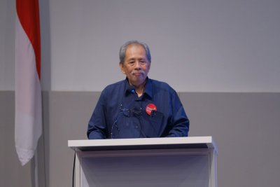 Rektor IIK Bhakta, Prof. Dr. Apt. Muhamad Zainuddin berharap adik tingkat dapat mengambil pelajaran dari presentasi yang dilakukan hari ini