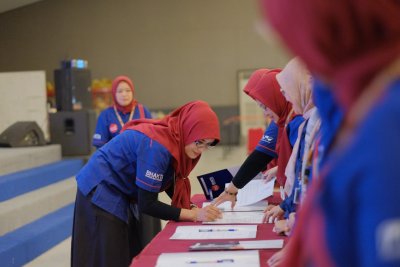 Kontrak kinerja ini berisi kesepakatan yang mengikat antara dosen dan institusi, meliputi indikator aktivitas serta indikator kinerja dosen yang harus dicapai dalam periode waktu tertentu.